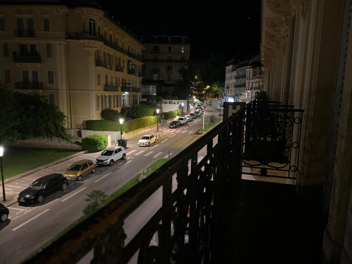 Hotel Savoy Aix-les-Bains Exteriör bild